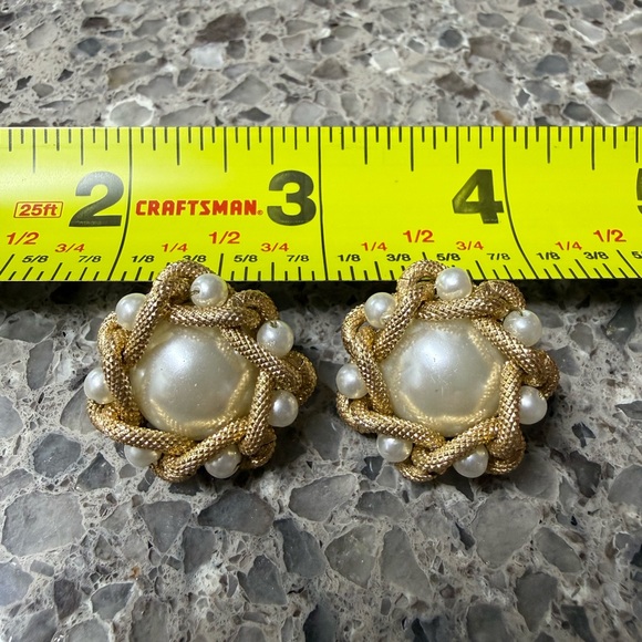 Vintage Signed Japan Faux Pearl Gold Tone Mesh Clip On Earrings - Picture 4 of 4